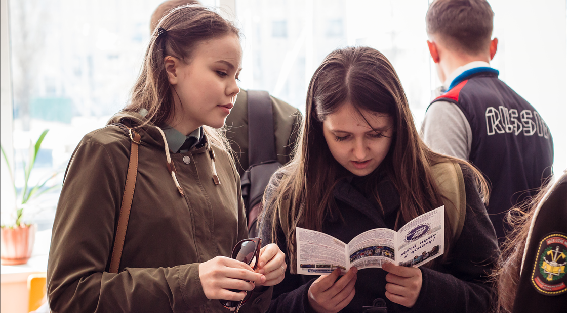 Около трехсот учеников. Гости института. КТИ В 15 лет.